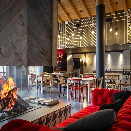 In With Stunning Mountain Views Apartment