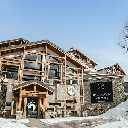 In With Stunning Mountain Views Apartment